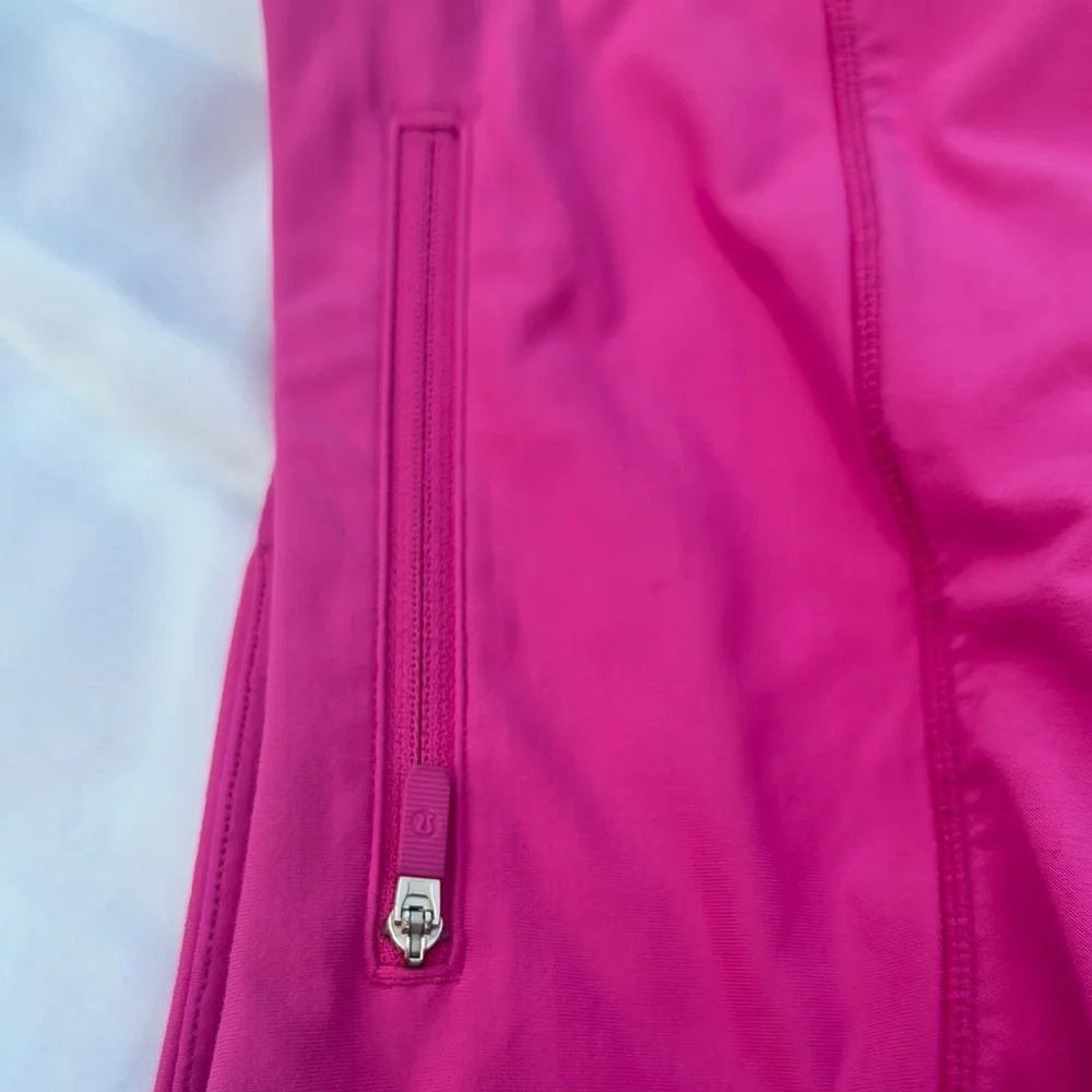 Lululemon Speedup 2.5” Inseam High Rise Color Sonic Pink Size 2 - Picture 8 of 8